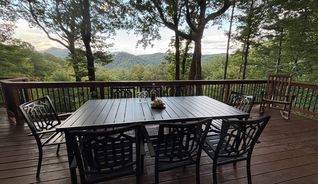The Perfect Family Getaway!Sleeps 8, 3 BR-3 BA, Incredible VIEWS, Pet-Friendly!