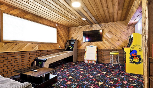 The Rad Pad - Arcades, Seasonal Pool
