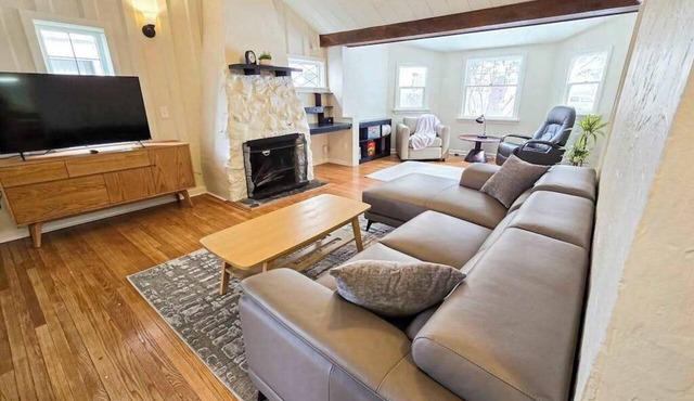The Solstice House | Classic 4BR Downtown