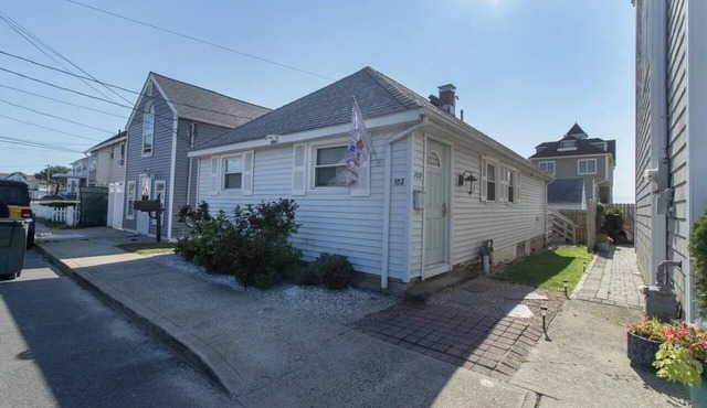 The Starfish Bungalow - Charming 2 Bedroom Home in the Heart of Walnut Beach