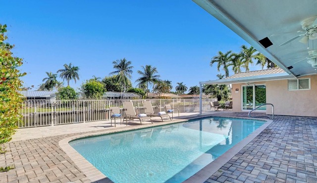 This villa is a 4 bedroom(s), 3 bathrooms, located in Fort Lauderdale, FL.