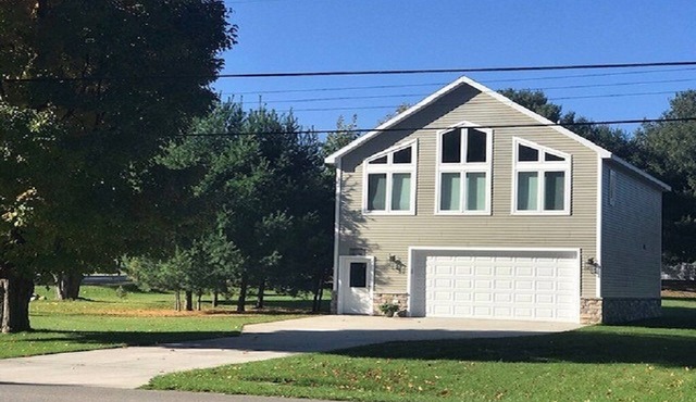 Torch Lake Bunk House - 15 minutes to Great Lakes Equestrian Festival