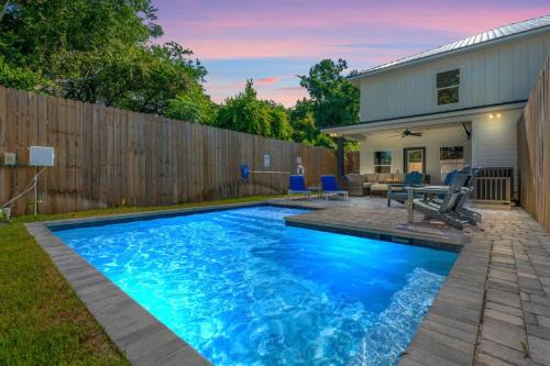 Towne Treasures B ~ Brand-New Luxe Coastal Retreat with Private Cocktail Pool