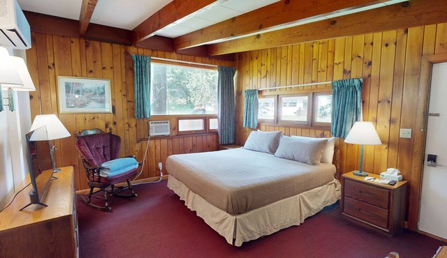 Tranquil 1-bedroom hotel room in charming Hamilton - #309 Highline