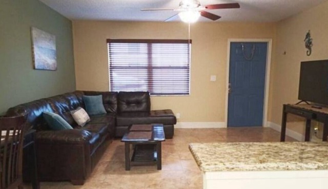 Tranquil 2/1 Waterfront Apt in North Palm Beach
