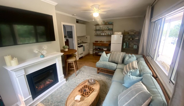 Tree lined Hideaway on the Bay in Hampton Bays