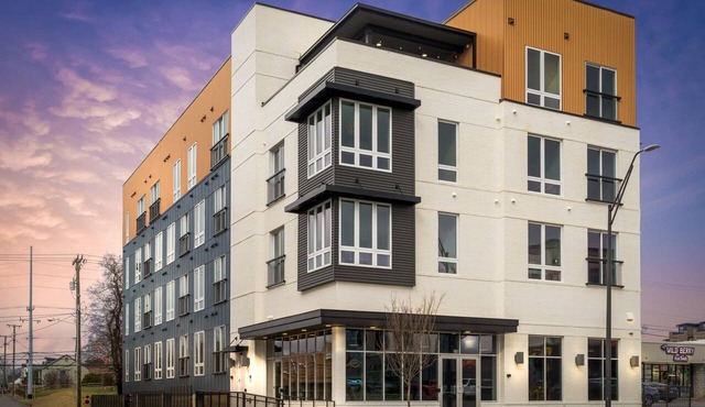 Trendy Condo Close to Nissan Stadium