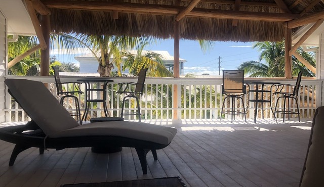 Tropical Gateway to the Beaches. Caribbean Tiki Hut feeling - w/m discounts