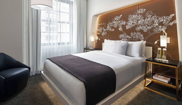 Two City View Deluxe Queens |Hotel Washington|Explore Landmarks & Relax in Style