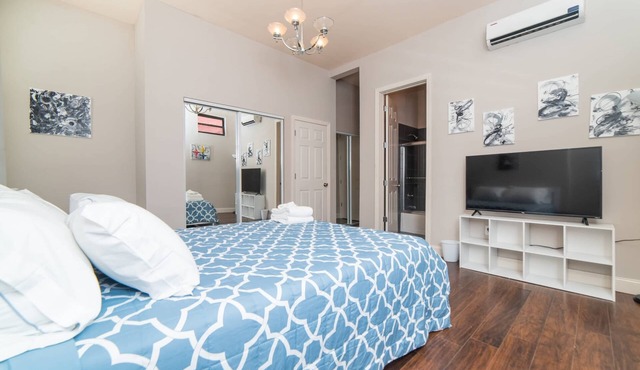 Unbeatable Location - Walkable Entertainment