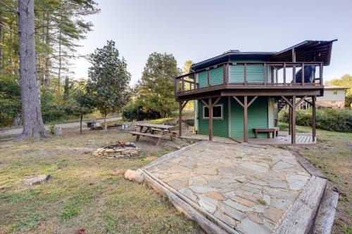 Unique West Jefferson Home w/Fire Pit & Grill!
