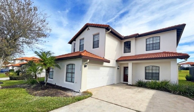 Upgraded pool home with hot tub and games/movie room - gated resort 6 miles from Disney!