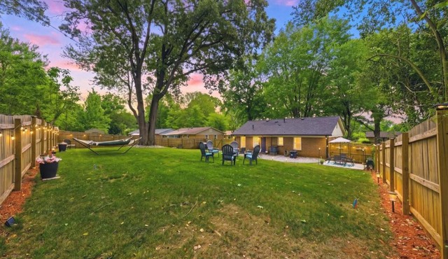 Uptown 3BR Oasis - Ice Bath, Firepit, Private Yard