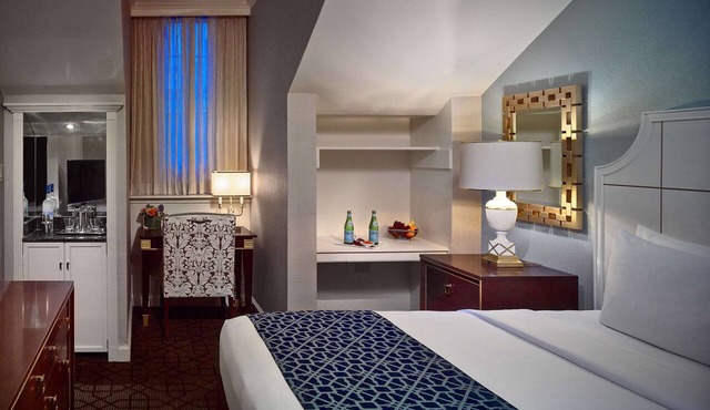 Vacation Day Is Always A Great Idea! Near Jackson Square. Pets Allowed