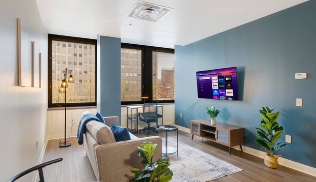 Vibrant Luxury | PRIME LOCATION | 24/7 Valet Gym Terrace Roku