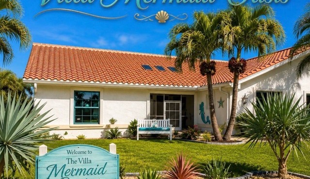 Villa Mermaid Oasis,Lakefront Paradise with 4BR/3BA, Spacious Layout Heated Pool