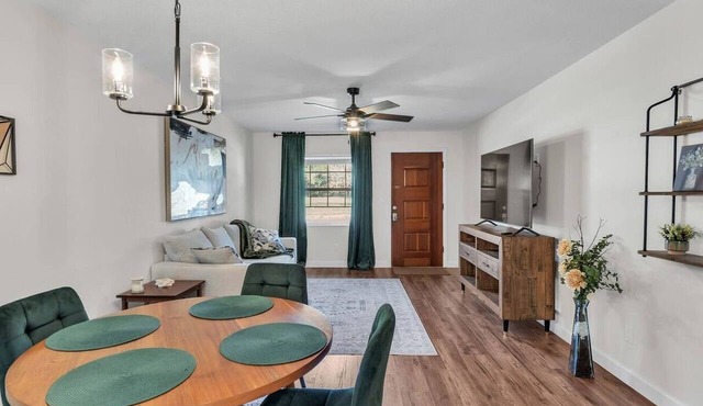 Walk to Lake Hunter | King Bed | Near Downtown