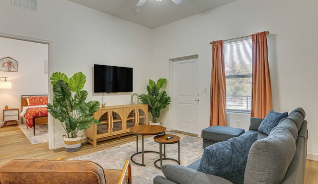 Walkable Downtown LaBelle Apt w/Private Balcony!