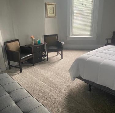 Walnut Hills Studio/Private room