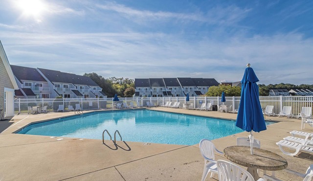 Water View Home in West Ocean City, minutes to the Beach and Marinas with Pools
