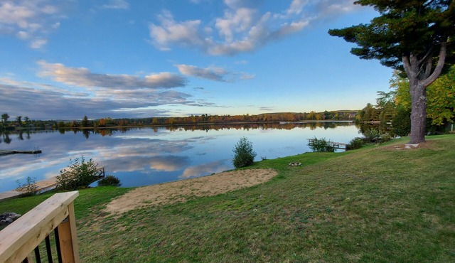 Waterfront Cottage Suite 1 Bdrm, 2 Bath, Beach, BBQ, Fire Pit Patio, shared Dock