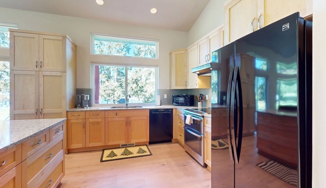 Waterfront dream with beach access, amazing bay view & secluded location