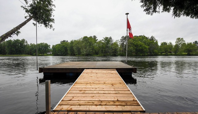 Waterfront Escape - Hot Tub, Large Dock, Beach Volley Ball, Fire Pit, King Beds