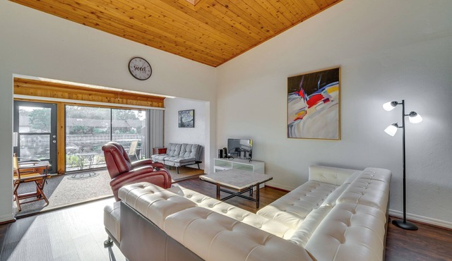 Waterfront Haines City Townhome w/Community Pool!
