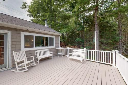 Waterfront home with deck, patio, grill, firepit, Ping-Pong, & WiFi