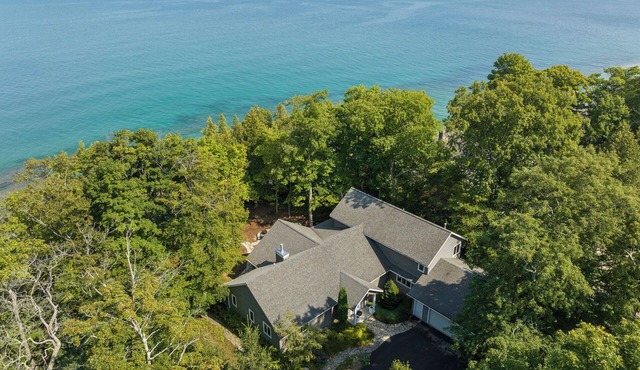 Waterfront Luxury on Lake Michigan ~ Game Room ~ Fire Pit ~ Crystal Cove