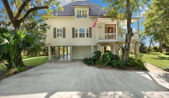 Waterfront Vacation Rental in Darien, GA | Private Hot Tub & Dock