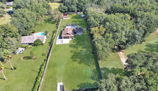 Welcome To Dreamland Over 1 acre of private living
