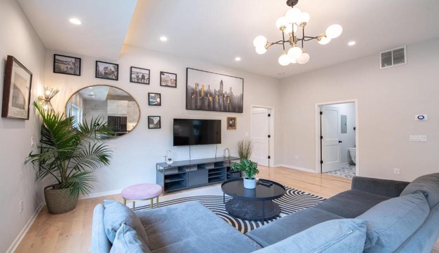 West Midtown 2 2 - Top Floor private parking