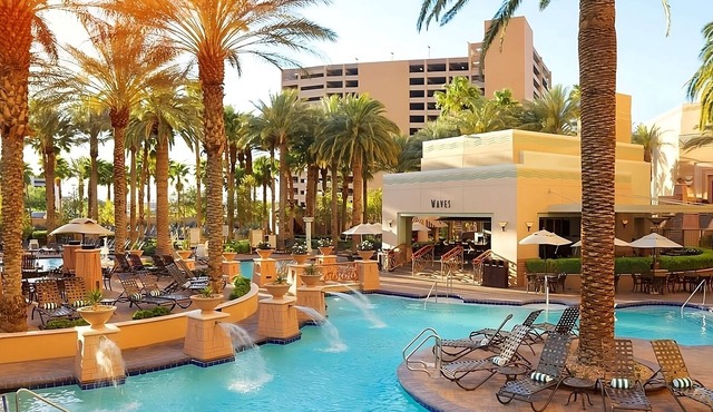 Where Fun Trips and Great Memories Begin! 3 Units with Kitchen, Outdoor Pool!