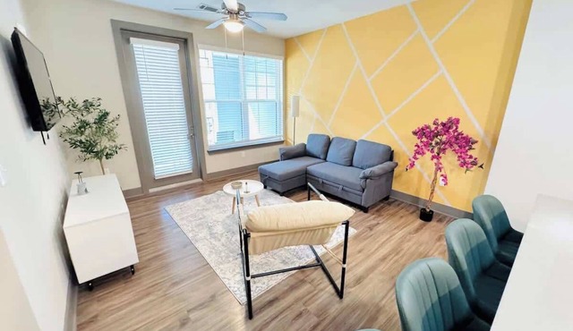 Winter Garden King Bed Pet-Friendly 15 Min to Park