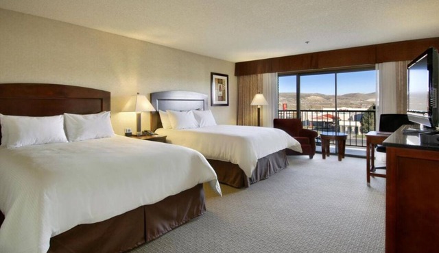 Wonderful Stay! 3 Sleek Units, Outdoor Pool, FREE Parking, Pets Allowed!