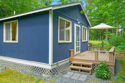 Woodland Home near Long Pond w/Spacious Living Area, Full Kitchen & Deck