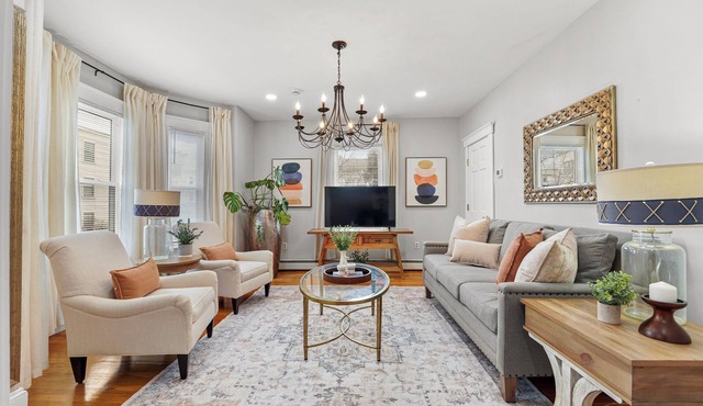 World Cup 4BR Near Downtown Boston Parking & 1-Min Walk to Train
