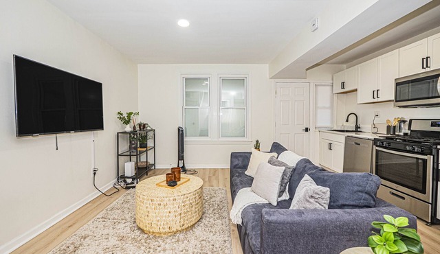 Your Cozy & Charming 2BR Getaway Near Downtown DC!