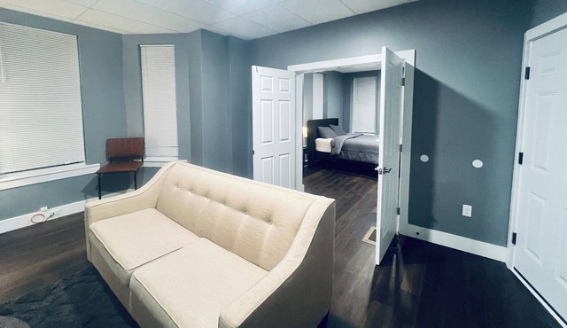 Your Cozy, Commuter-Friendly 1BR Apartment with parking