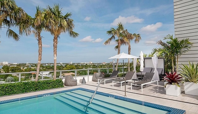 Your Home Away From Home! Spacious Room w/Balcony! Near Oleta River State Park