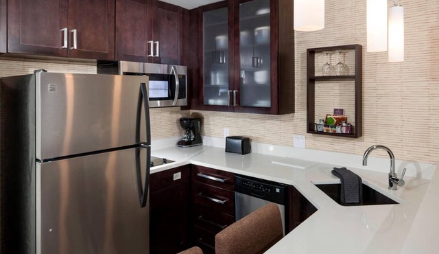 Your Home Away From Home! 3 Relaxing Rooms, Close to Nearest Beach, Pool