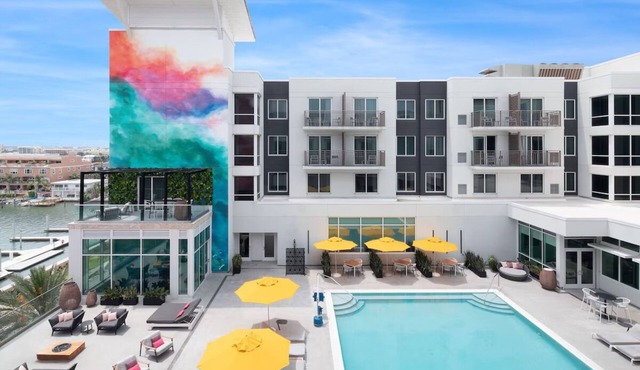 Your Next Beach Getaway is Here! Three Gorgeous Rooms, Outdoor Pool
