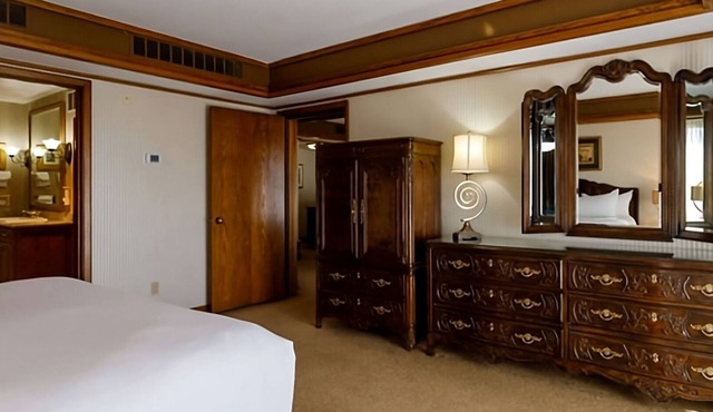 Your Oasis in Elko, Nevada! 2 Comfortable Units, Swimming Pool, Pets Allowed!