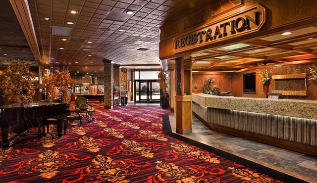 Your Relaxing Getaway Awaits! Outdoor Pool, FREE Parking, Pets Allowed!