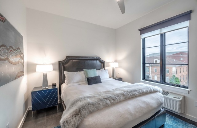 121 Hotel by AvantStay | Chic & Modern Deluxe Suite In Ideal Nashville Location!