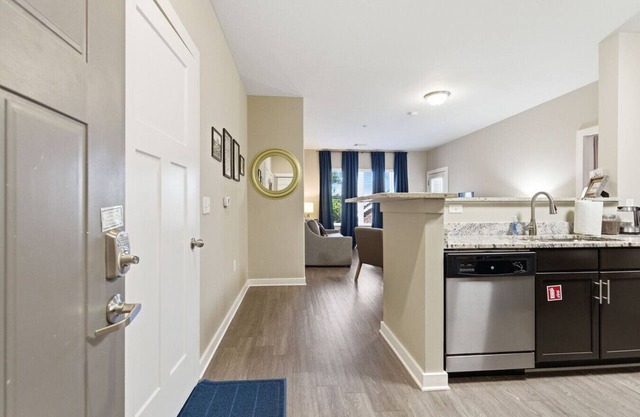 ~2bd 2bth~Sleeps 6~1 mi. to Broadway~ #201