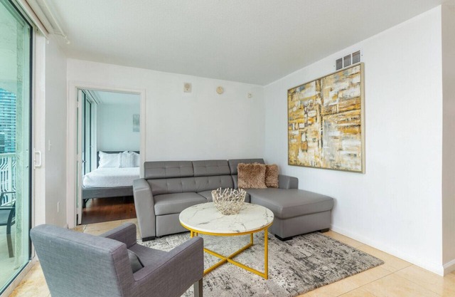 3815 - Stunning Clean 3BR APT @Brickell, Free Parking