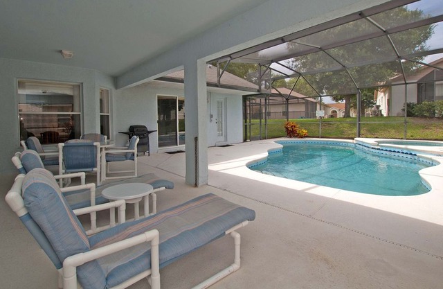 4 BR / 3 BA orlando vacation pool home in Clermont, BBQ Grill, Free Wifi!!