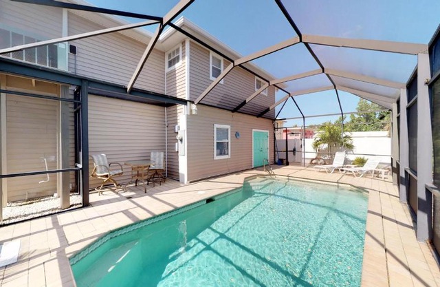 4851 Estero